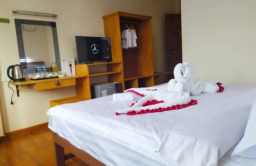 Pyin Oo Lwin Hotel | Hotel Crown