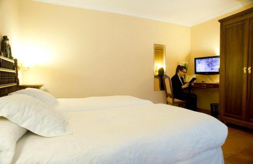 San Juan Hotel | Hotel Don Carlos Cáceres