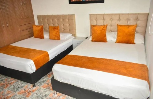 Suba Bed & Breakfast | Hotel Flamante Bulevar - Room 2 double beds with private bathroom
