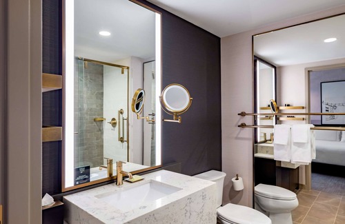 Downtown Des Moines Hotel | Hotel Fort Des Moines, Curio Collection by Hilton