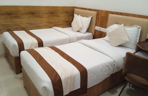 Deoghar Hotel | Hotel Girija Sunrise 300 Meter from Baba Dham Temple