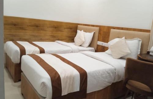 Deoghar Hotel | Hotel Girija Sunrise 300 Meter from Baba Dham Temple