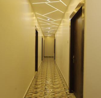 Khattalwada Hotel | HOTEL KINGS PARADISE BANQUET & LAWN, Airport