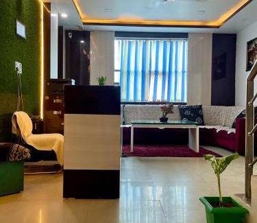 Bhopal Hotel | Hotel Komal Palace Anand Nagar