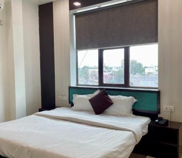 Bhopal Hotel | Hotel Komal Palace Anand Nagar