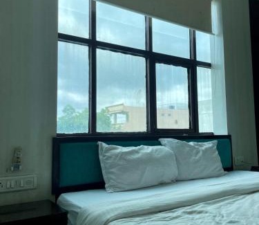 Bhopal Hotel | Hotel Komal Palace Anand Nagar