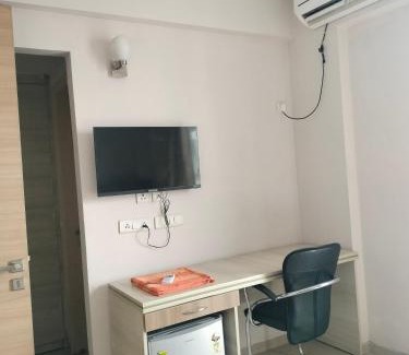 Vrindavan Apartment | Hotel Krishna Palace