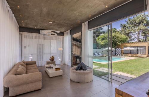 Punta Ballena Hotel | Hotel La Perla Domos