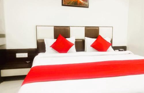 Vastrapur Hotel | Hotel Lake Palace Ahmedabad