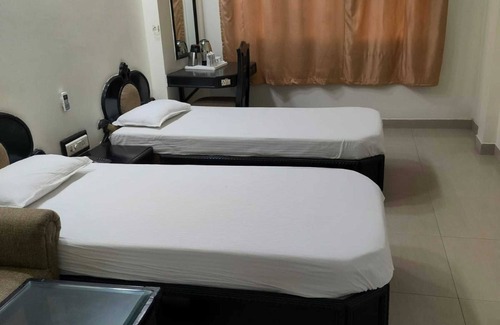 Maharana Pratap Nagar Hotel | Hotel Lake Princess