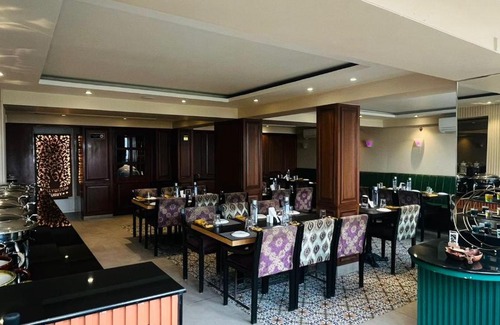 Dal Lake Hotel | Hotel Lake View Kashmir