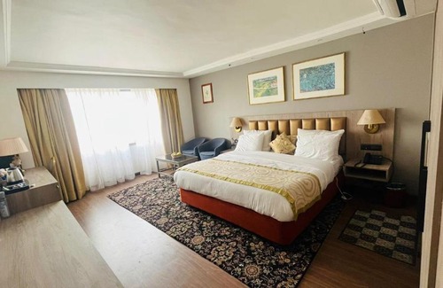 Dal Lake Hotel | Hotel Lake View Kashmir