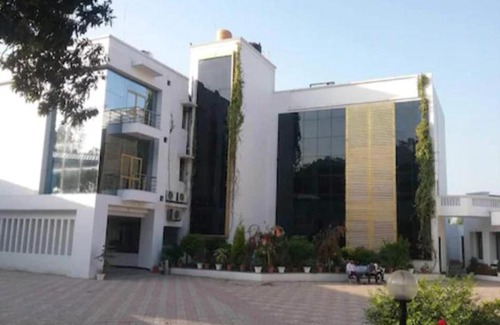 Misrikh Apartment | Hotel madhava