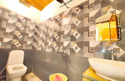 Ayodhya Hotel | Hotel Nirmala Palace Ayodhya