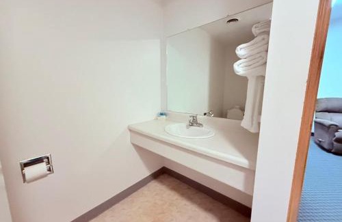 Ida County Hotel | Hotel O Castle Town Ida Grove Hwy 175