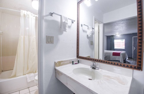 Elkhart Hotel | Hotel O Daylight Inn Elkhart I-90, IN