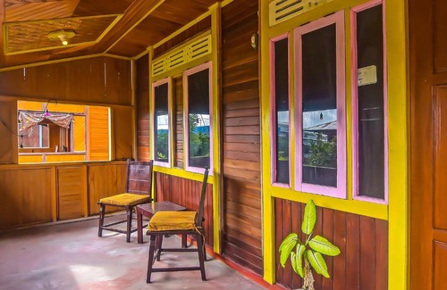 Tondano Hotel | Hotel O Filadelfia Resto & Penginapan Near Benteng Moraya