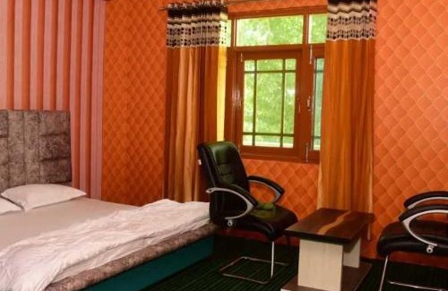 Srinagar Hotel | Hotel O Graceland