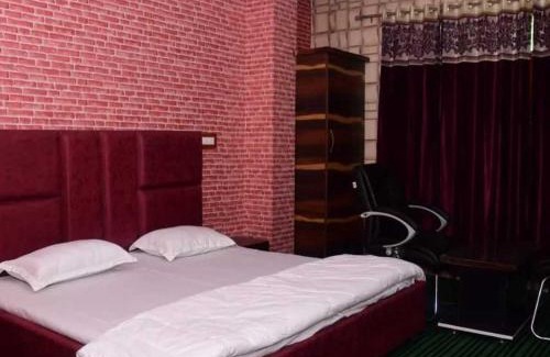 Srinagar Hotel | Hotel O Graceland