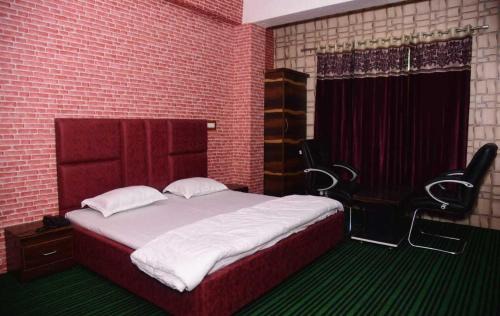 Srinagar Hotel | Hotel O Graceland