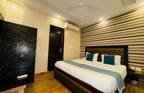 Kalkaji Hotel | Hotel O The Moon