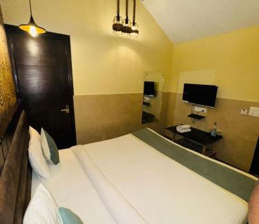 Kalkaji Hotel | Hotel O The Moon