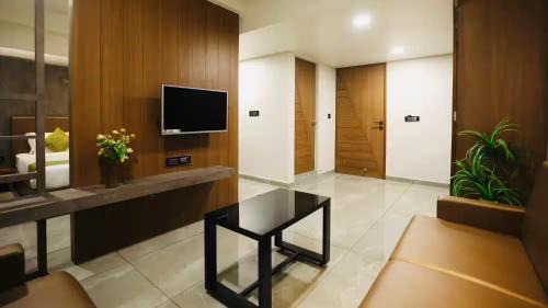 Rajkot Hotel | Hotel R City Inn By Mantram Hospitality
