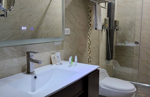 La Esmeralda Hotel | Hotel Real Elim International