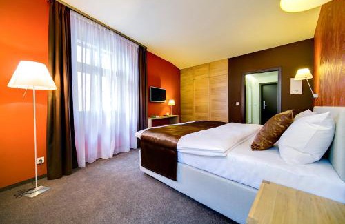 Zbraslav Hotel | Hotel Restaurant Darwin