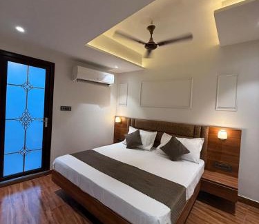 Delhi House | Hotel Rock View