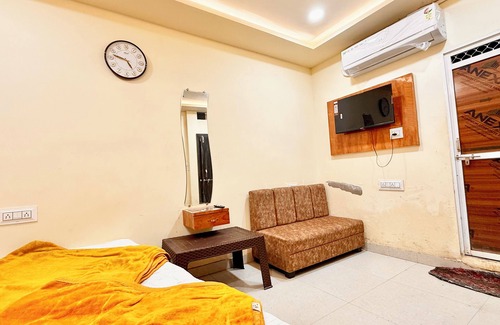 Ujjain Hotel | Hotel S Elite - near Temple & Station