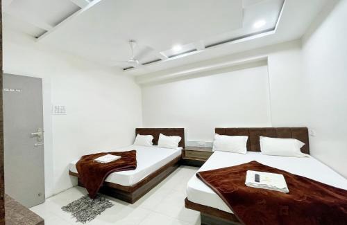 Ujjain Hotel | Hotel S H A L I M A R ! UJJAIN, Near Mahakal Temple & Railway station,Fully Air conditioned Rooms with Wifi And Parking, , BEST HOTEL IN UJJAIN