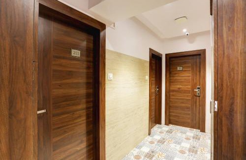 Andheri West House | Hotel Sea Breeze