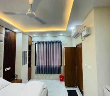 Bahraich Hotel | Hotel Shri Goverdhan