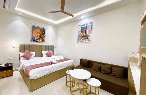 Varanasi Hotel | HOTEL THE BANARAS STAY ! VARANASi होटल द बनारस स्टे, பனாரஸ் தங்கும் ஹோட்டல்f, Air-Conditioned hotel with off site Parking availability, near Kashi Vishwanath Temple, and Ganga ghat - 2