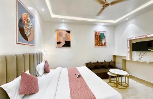 Varanasi Hotel | HOTEL THE BANARAS STAY ! VARANASi होटल द बनारस स्टे, பனாரஸ் தங்கும் ஹோட்டல்f, Air-Conditioned hotel with off site Parking availability, near Kashi Vishwanath Temple, and Ganga ghat - 2