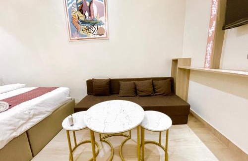 Varanasi Hotel | HOTEL THE BANARAS STAY ! VARANASi होटल द बनारस स्टे, பனாரஸ் தங்கும் ஹோட்டல்f, Air-Conditioned hotel with off site Parking availability, near Kashi Vishwanath Temple, and Ganga ghat - 2