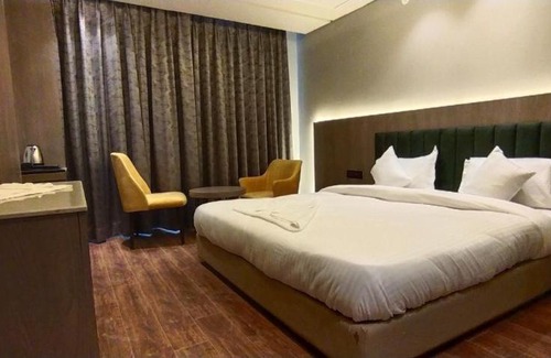 Kanpur Hotel | Hotel The Legend