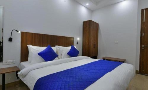 Pashim Vihar Hotel | Hotel Travana Stay at Pitampura
