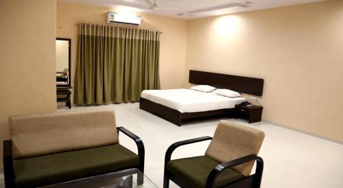 Yavatmal Hotel | Hotel Varenya Inn