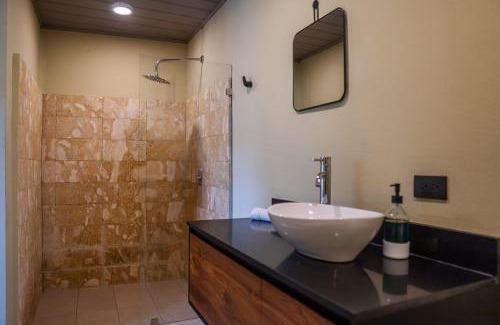 Guapiles Hotel | Hotel y Cabinas del Trópico