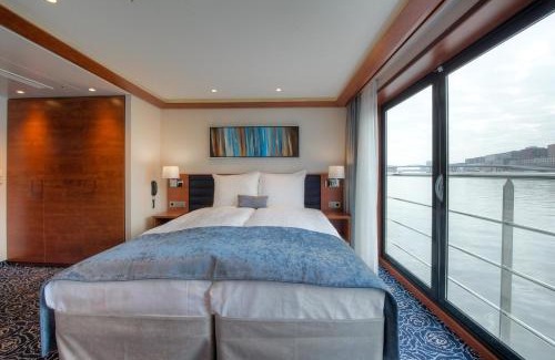 Golzheim Boat Rental | Hotelships Holland, Messe Hotelboat