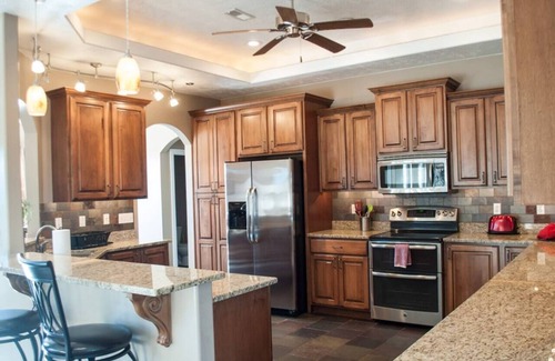 Branson House | HOTTUB💦CornHole🎱POOLTABLE🔥Pit LAKE🎣SHOWS🎸GOLF⛳️SHOP