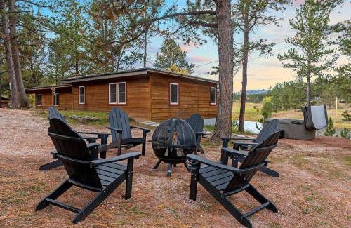 Custer House | Hottub Hideaway BHBungalows #6
