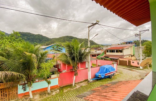 Mambucaba Apartment | House in Prainha de Mambucaba. One block from the sea.