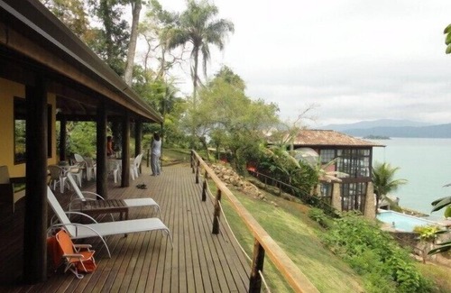 Mambucaba House | House 3 suites Praia Particular on Ilha do Araujo, overlooking Paraty