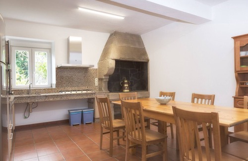 Muros House | House 800 m from the historic center of the Ria Muros with garage