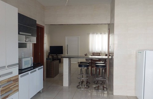 Caraguatatuba House | House in Caraguatatuba, gated community, with private pool and Wi-Fi