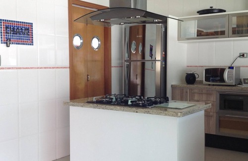 Morada da Praia House | House in condominium, air conditioning, Wi-Fi and private pool.