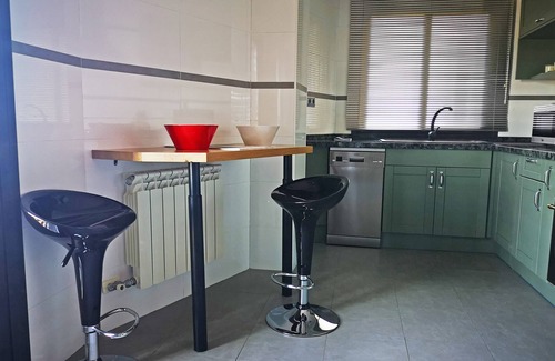 Genil Ski Chalet | House in Granada with views and bus and commercial services.